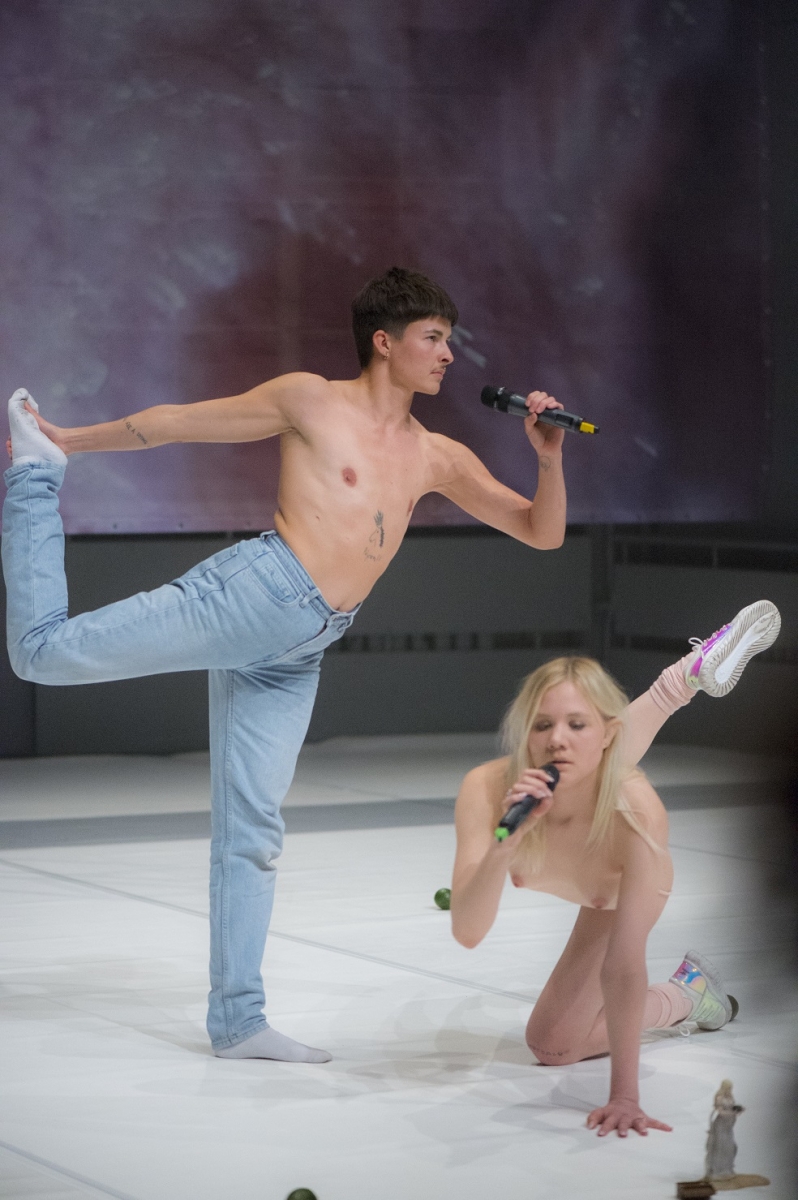 1-maria-metsalu-_fuchsia_-nu-performance-festival-photo-silvia-parmann