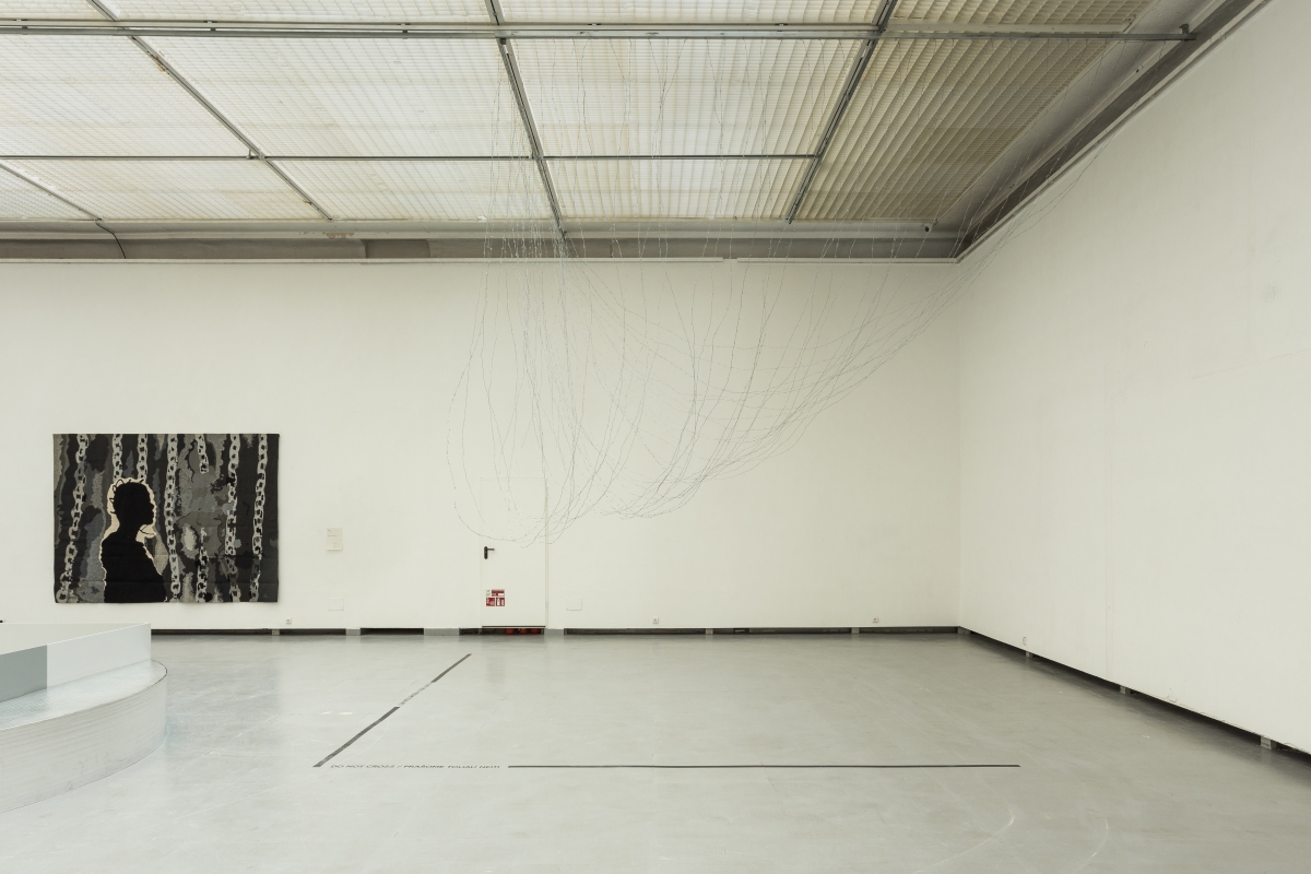 MELVIN EDWARDS Look through minds mirror distance and measure time – Jayne Cortez, 1970 Barbed wire Dimensions variable Courtesy Stephen Friedman Gallery, London and Alexander Gray Associates, New York