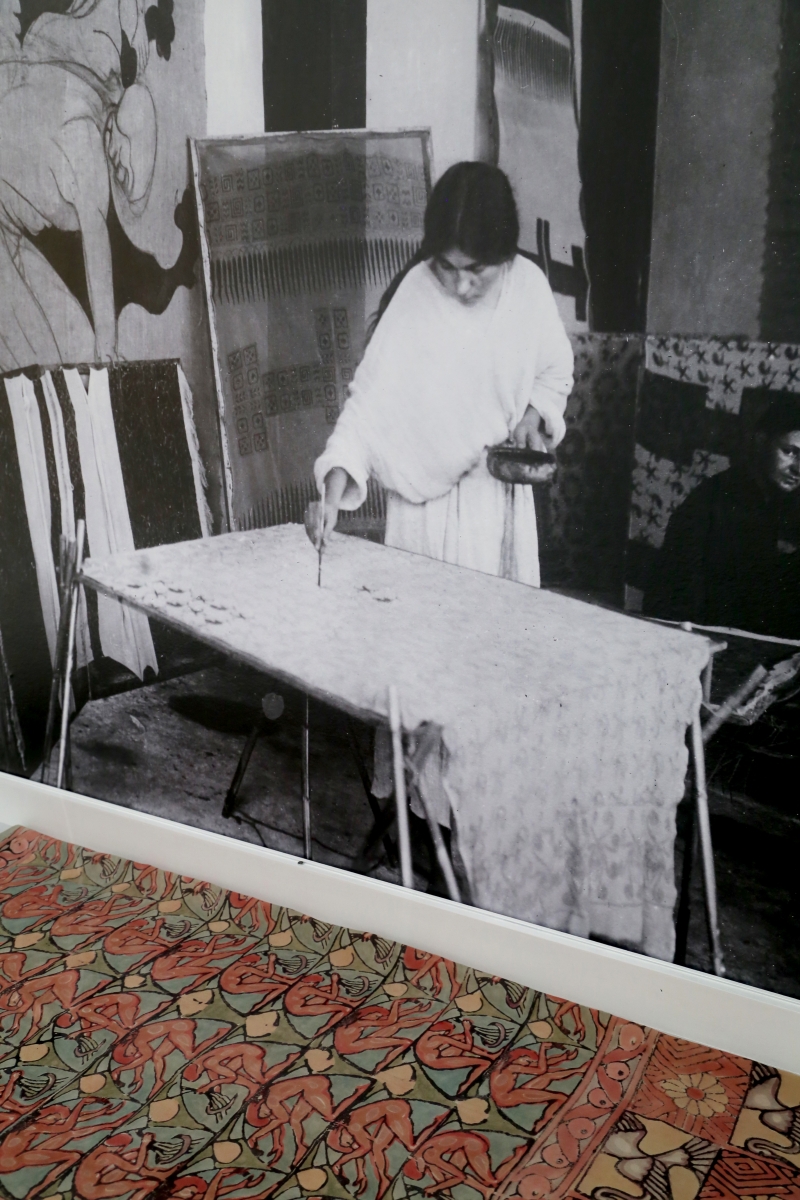 A photograph with Aia Bertrand painting textiles at the Raymond Duncan Studios (Nice, France, 1925, photo: Raymond Duncan)