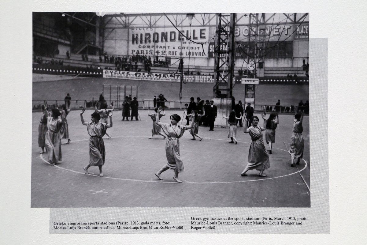 Greek gymnastics at the sports stadium (Paris, March 1913, photo: Maurice-Louis Branger)