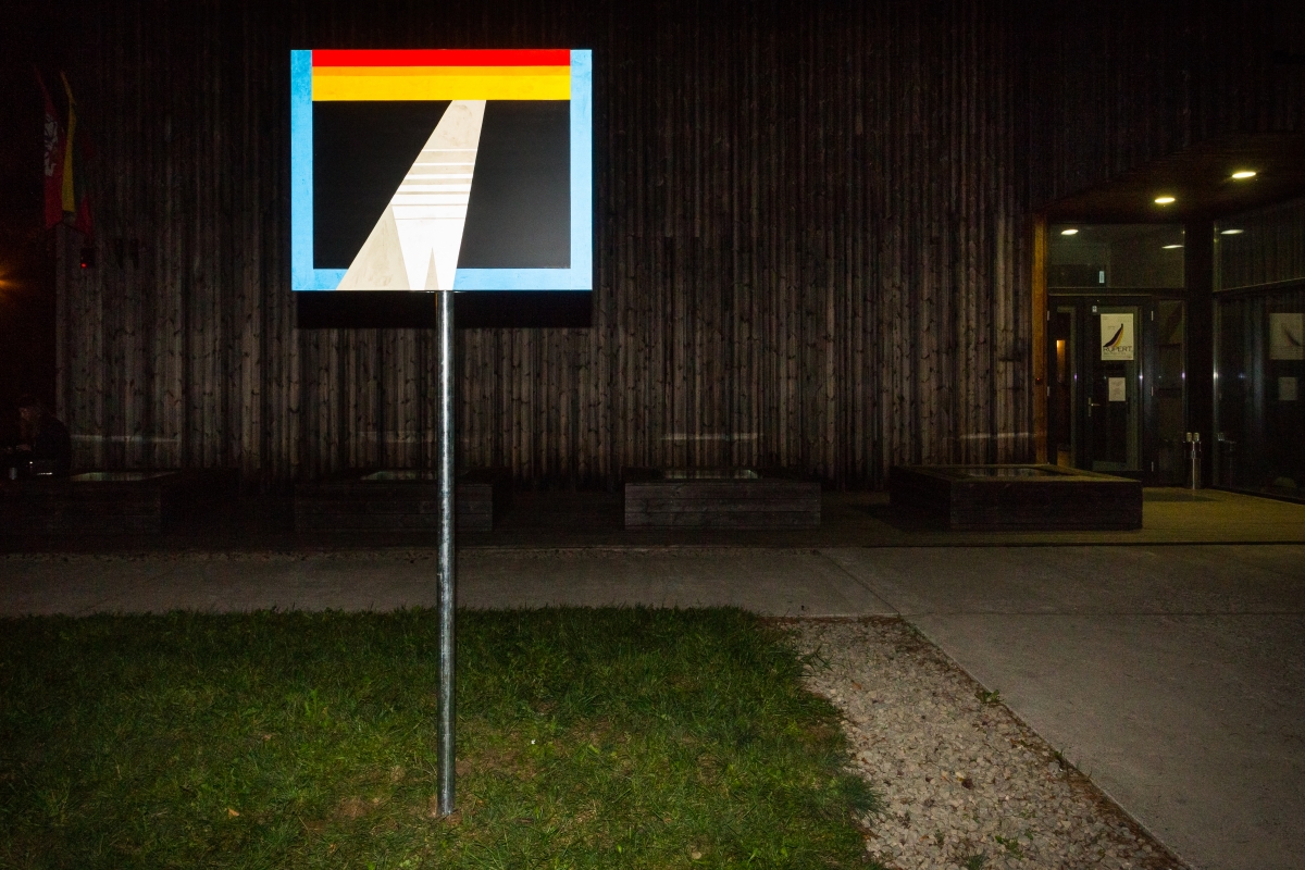 Vytautas Stakutis (1990, LT), TRANZ-IT, 2018, traffic sign, adhesive film, 100 x 80 cm.