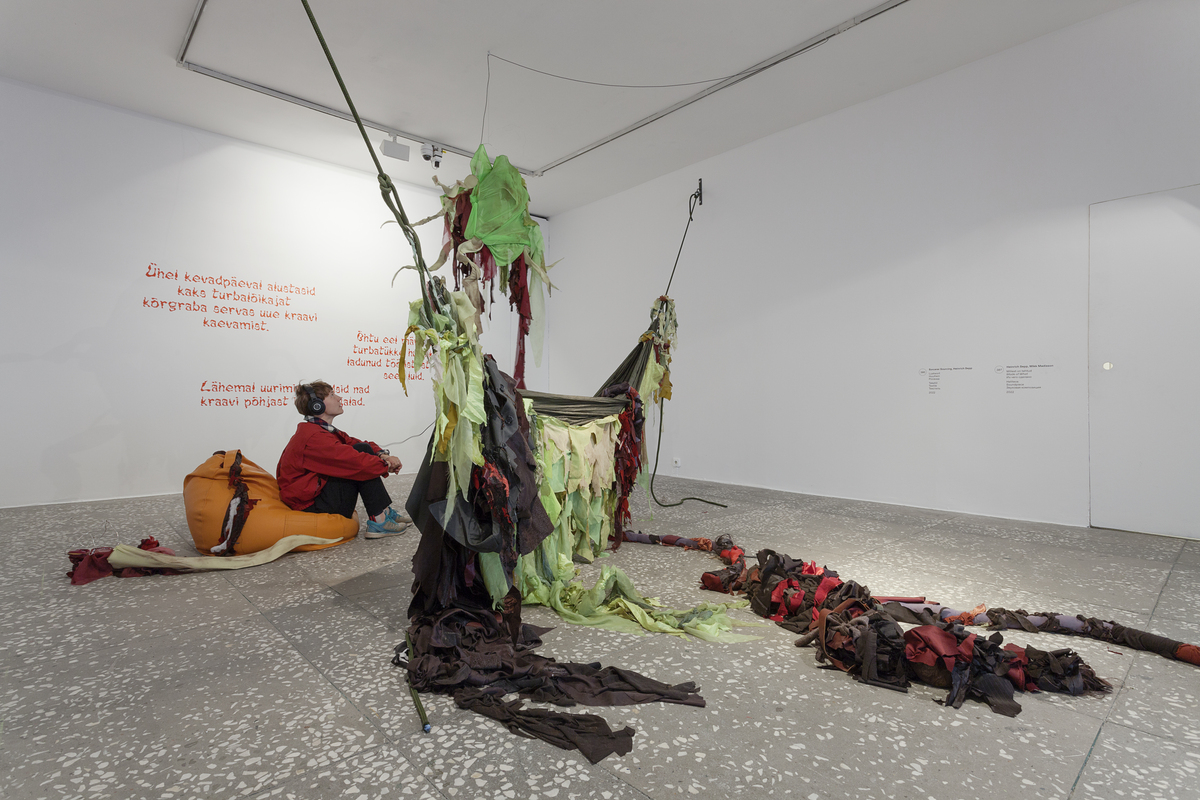 Her Legs, an Egg, Her Toil(e) and Blankets' curated by Keiu